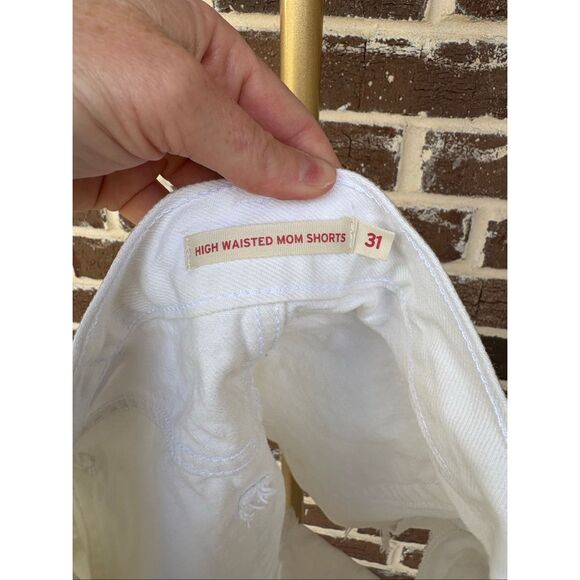 Levi’s White High Waisted Cutoff Mom Shorts Size 31 - Picture 5 of 8